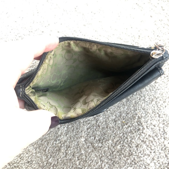 Coach black leather wristlet - Picture 4 of 4